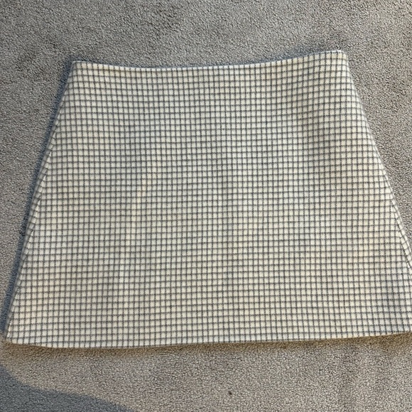 *NWOT* Theory Ivory Checked Wool Mini-Skirt - Picture 4 of 6